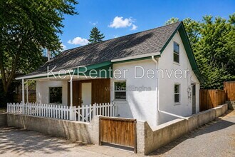 Building Photo - 812 5th St