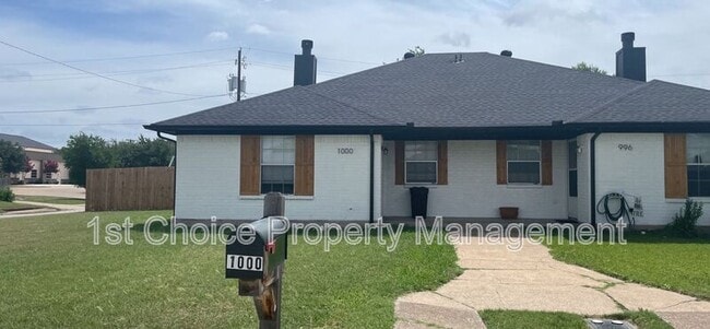 Photo - 1000 Meadow Cir N House