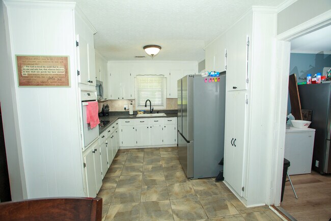 Building Photo - 6969 Andalusia Dr