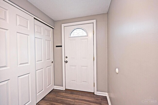 Building Photo - 920 Woodlyn Dr N