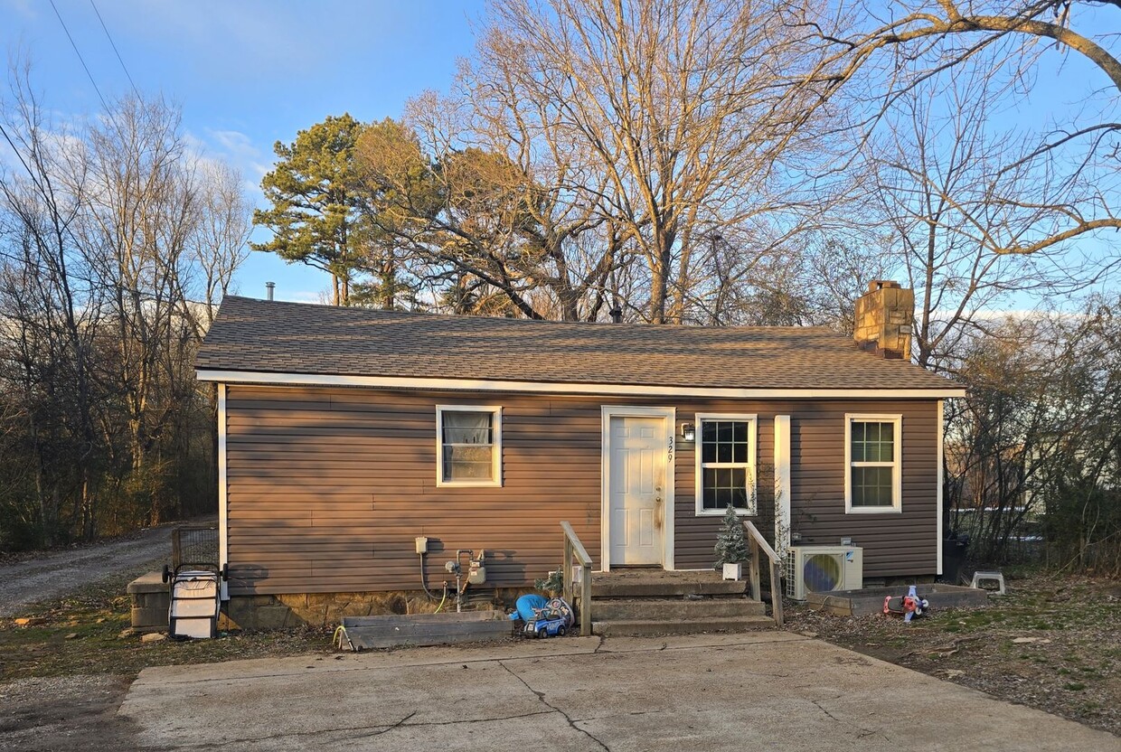 Building Photo - Newport Road Triplex