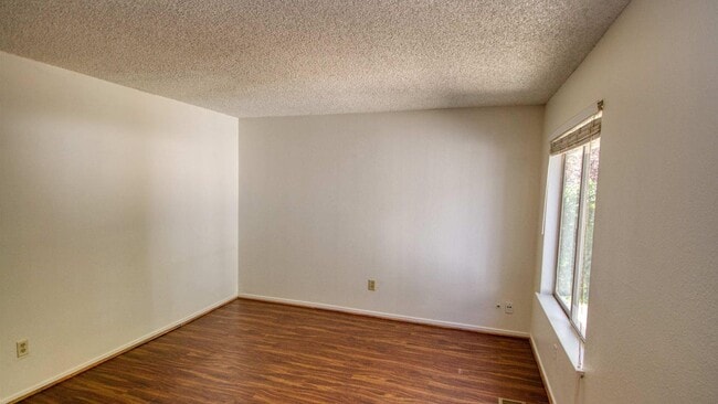 Building Photo - 6650 Peppermint Dr