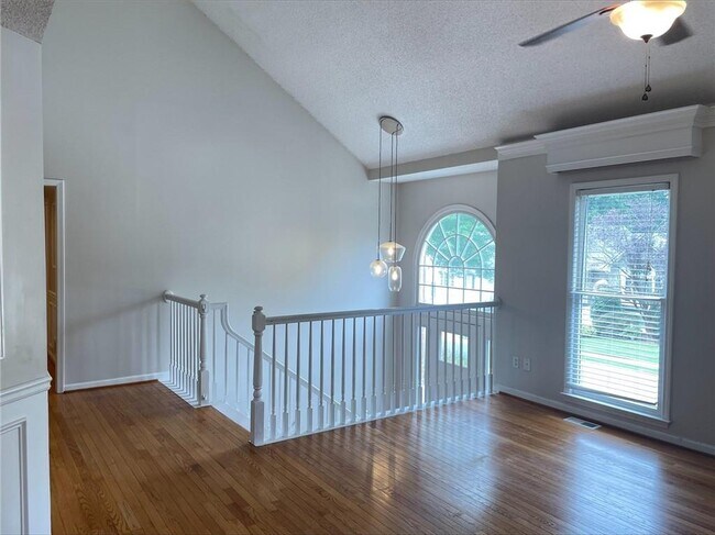 Building Photo - 617 Overhill Dr