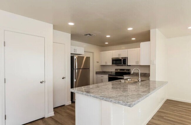 Foto del edificio - 4210 N 113th Dr