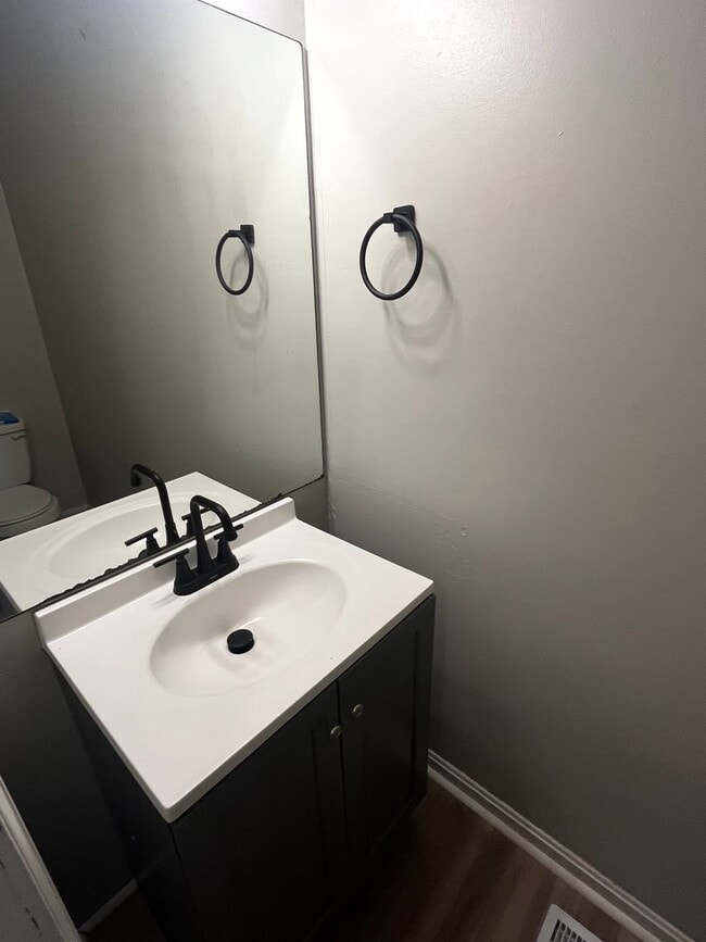 Building Photo - Beautifully renovated 3 bedroom house!