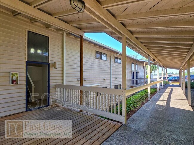 Foto del edificio - 8500 SW Canyon Dr