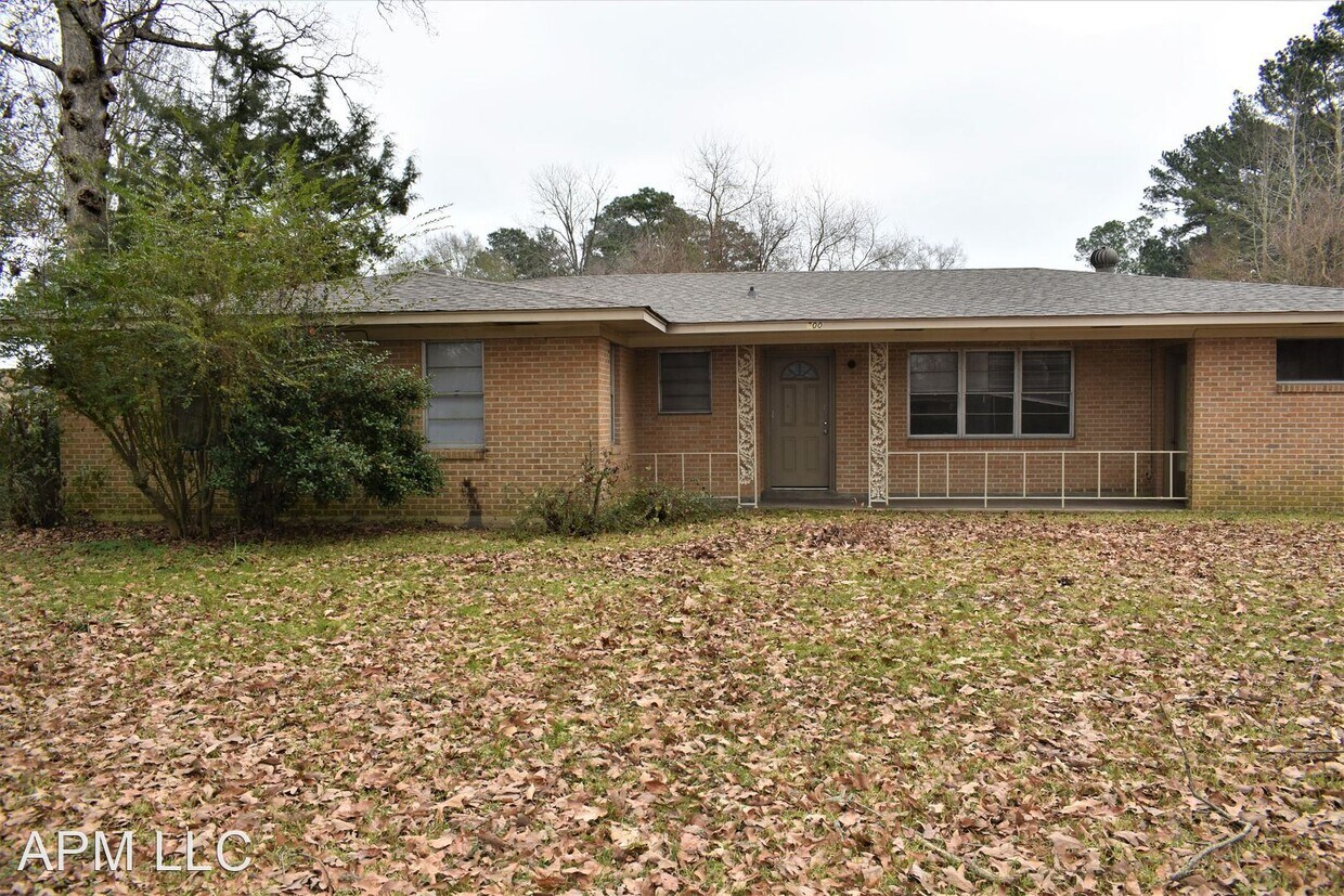 Primary Photo - 4 br, 2 bath House - 200 Woodlawn Dr