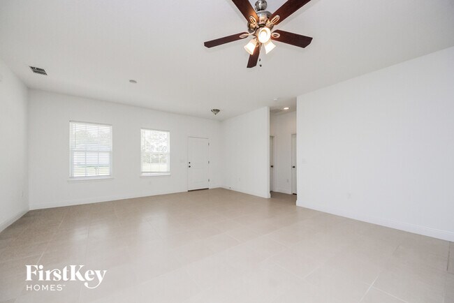 Building Photo - 257 Elm Ct