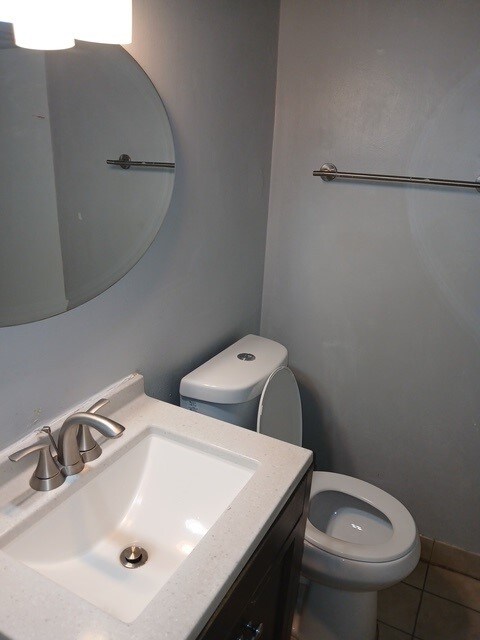 Foto del edificio - 7919 Lake Ave