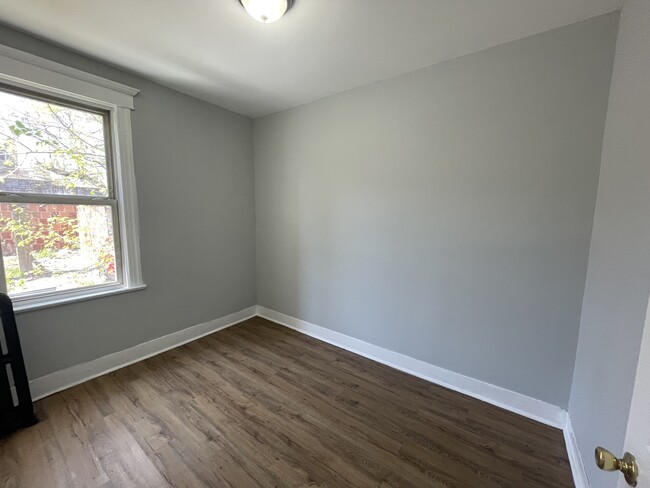 Building Photo - 119 Woodlawn Ave