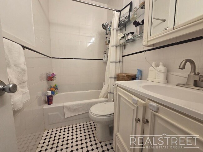 Foto del edificio - Magnificent 2BR in north Park Slope