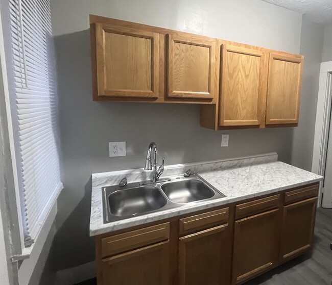 Foto del edificio - 889-895 East Fulton Street