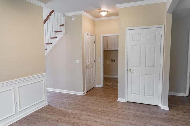 Building Photo - 910 Literary Cir