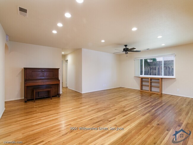 Foto del edificio - 3661 Willowview Dr
