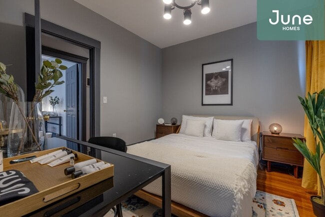 Building Photo - Queen room in 3-bed/1.0-bath Home