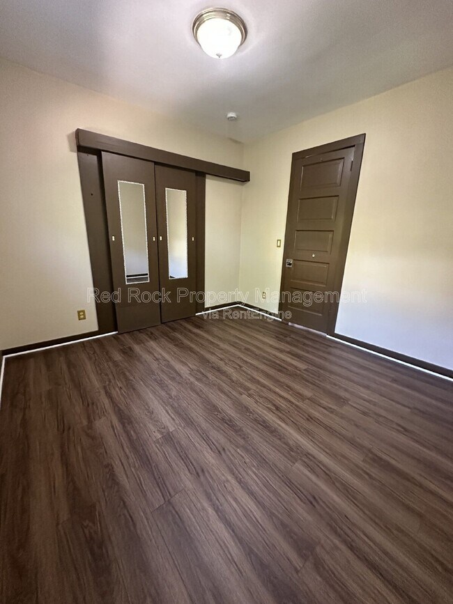 Foto del edificio - 835 Elm St