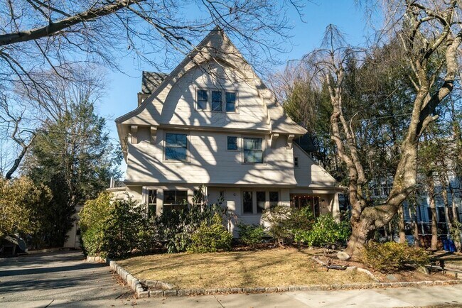Building Photo - 15 Furber Ln