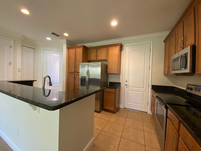 Foto del edificio - 3/2.5 Spacious Townhome