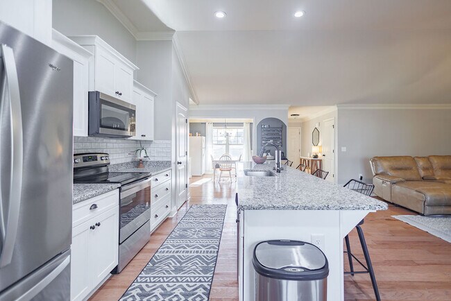 Building Photo - 80 Flagstone Dr