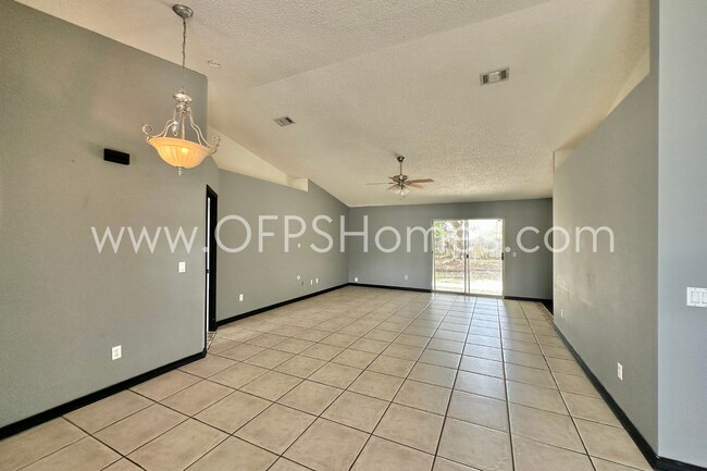 Foto del edificio - MOVE IN SPECIAL! $500 off first month's rent