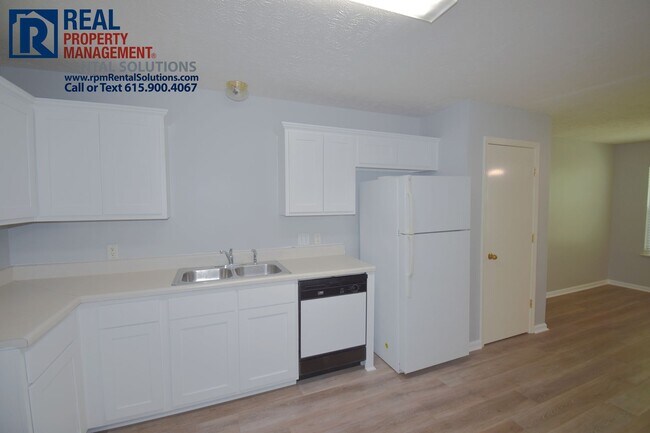Foto del edificio - Adorable all brick 3BR/2BA home with attac...