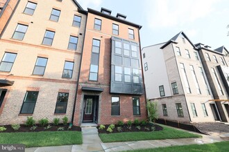 Building Photo - 14964 Deco Cir