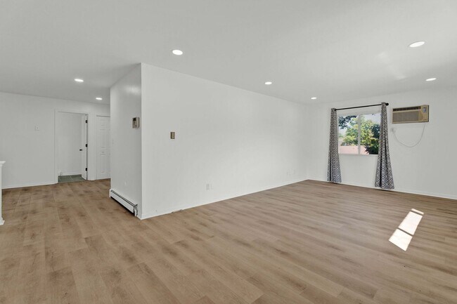 Foto del edificio - APARTMENT FOR LEASE - 2BD 1BTH NEWLY RENOVATED