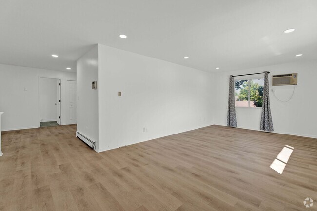 Building Photo - BEAUTIFULLY UPDATED 2 BEDROOM CONDO