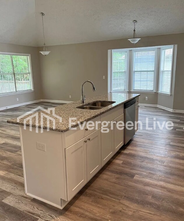 Foto del edificio - 3613 Burwick Pl