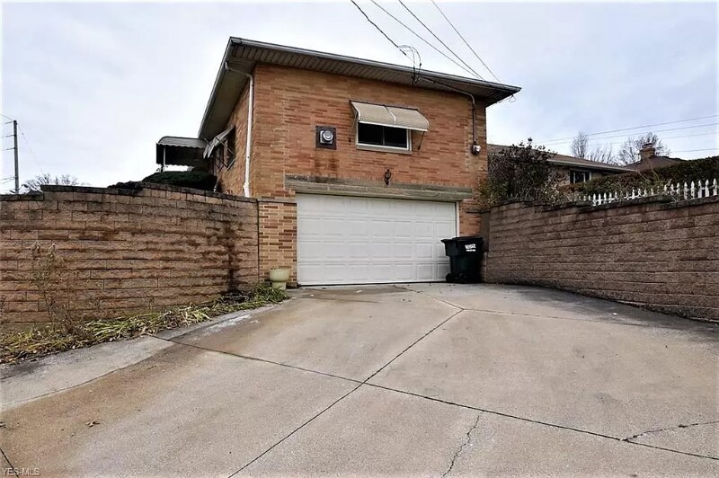 5524 Briarcliff Dr, Garfield Heights, OH 44125 House for Rent in