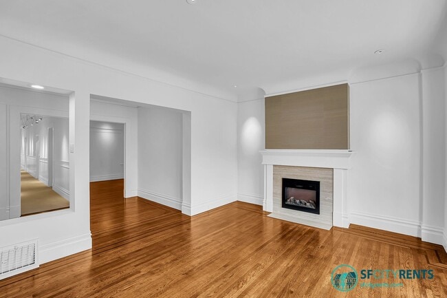 Building Photo - Sun-filled Presidio Heights Residence w/ Private Deck, Hot Tub & Garage Parking