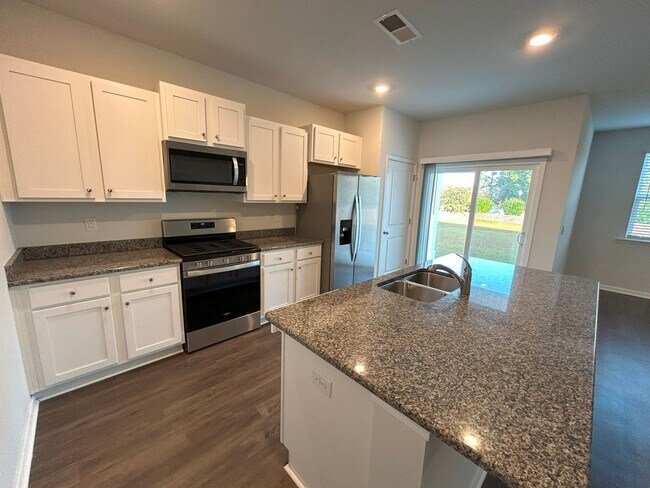 Foto del edificio - 3 bedroom, 2 bathroom single story home ne...