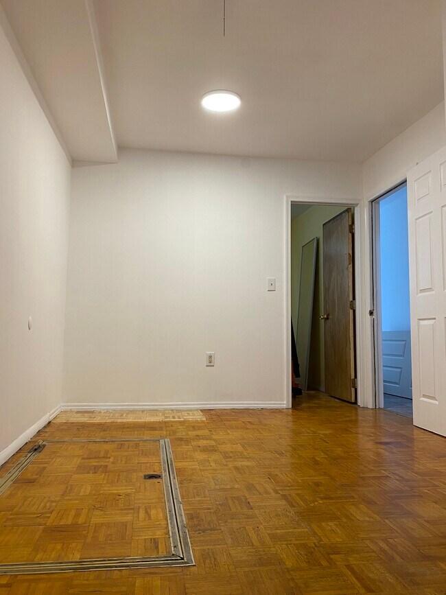 Living Room 3 - 1139 S Clifton St