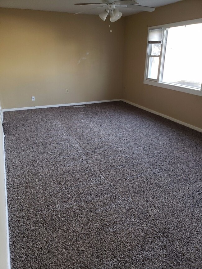 Building Photo - Nice 4 Bed 1.5 Bath Home in KCMO-Available...