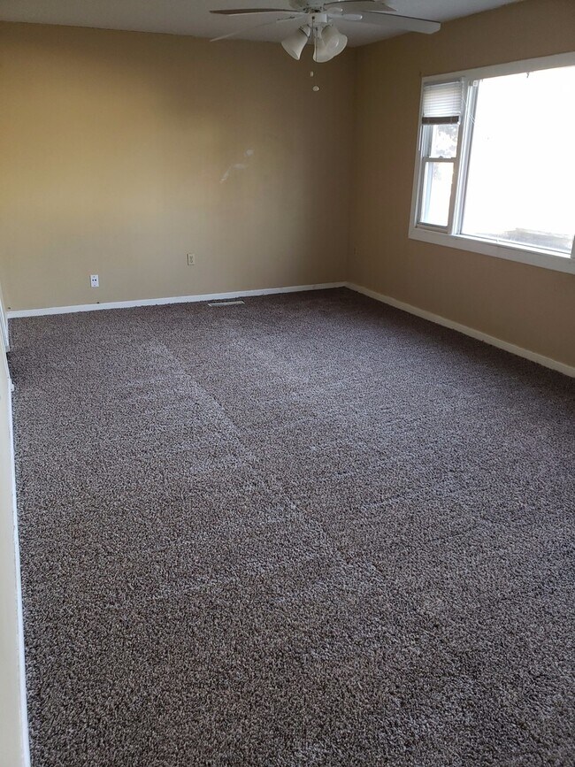 Foto del edificio - Nice 4 Bed 1.5 Bath Home in KCMO-Available...