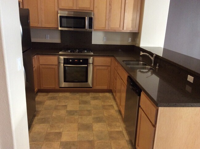Foto del edificio - Opportunity Knocks! Updated Tri-Level prop...