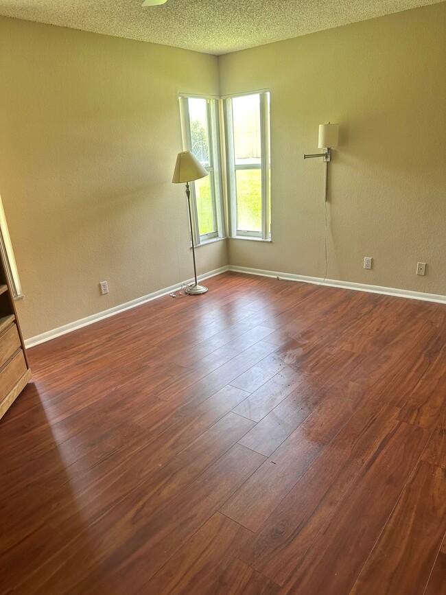 Building Photo - 8108 Summer Shores Dr