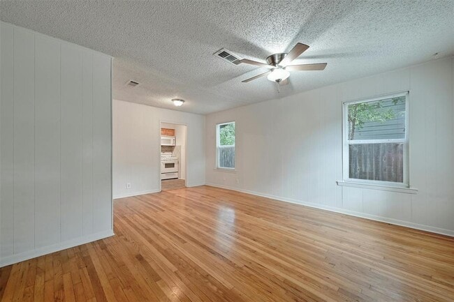 Building Photo - 2200 Rountree Dr