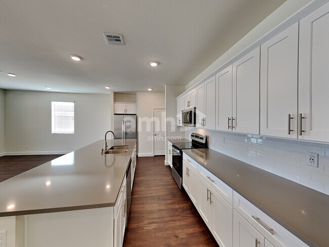 Building Photo - 584 Lotus Land Avenue
