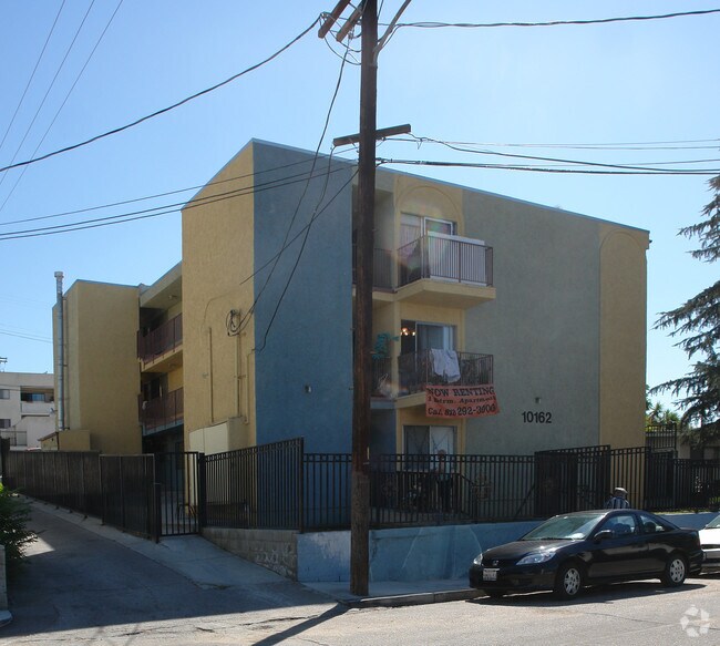 Building Photo - 10162 Hillhaven Ave