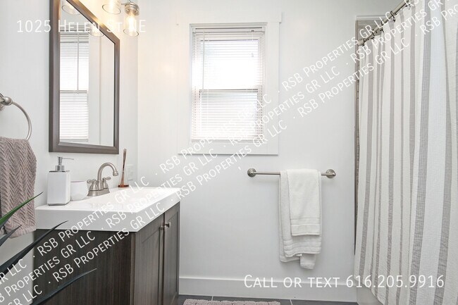 Building Photo - 3 bed, 2 bath home for rent