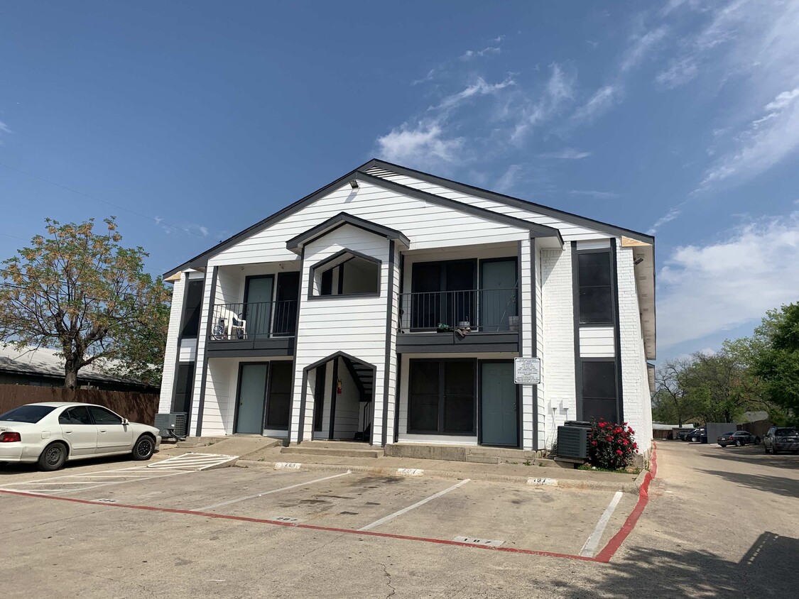 Foto principal - Terraces at Shady Grove