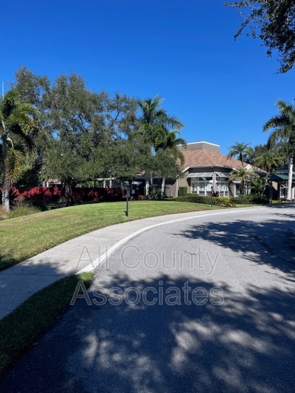 Building Photo - 1007 S Pointe Alexis Dr
