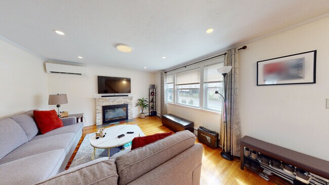 Building Photo - 121 Bedford St