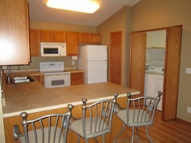 Foto del edificio - AVAILABLE NOW!!! Rent reduced through July...