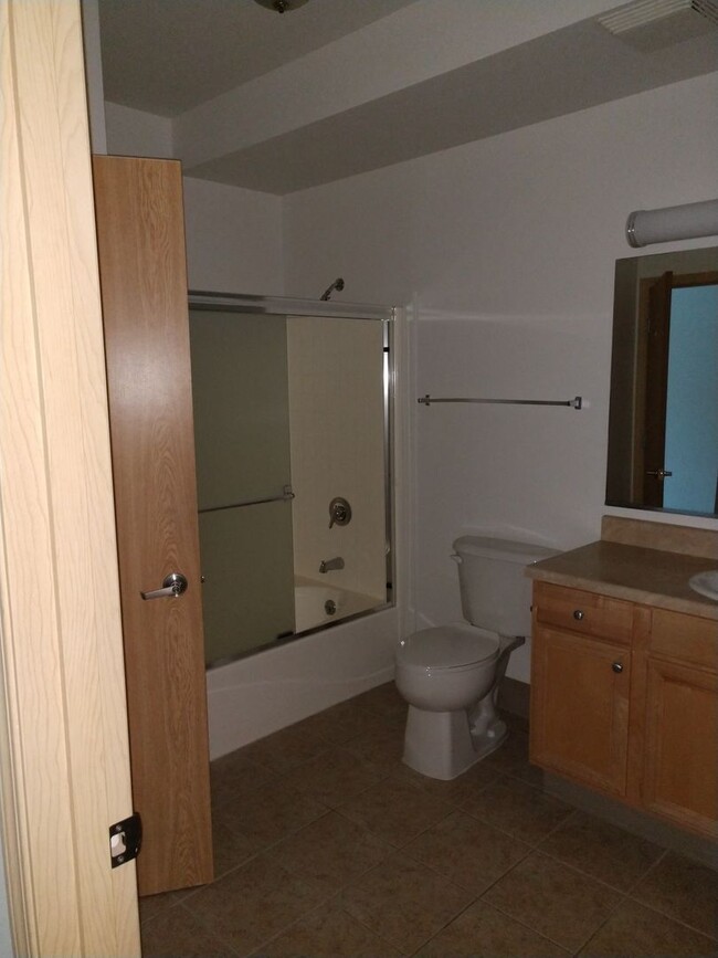 Building Photo - 504 Darby #201