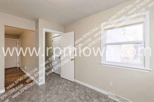 Foto del edificio - 1402 Linden Dr