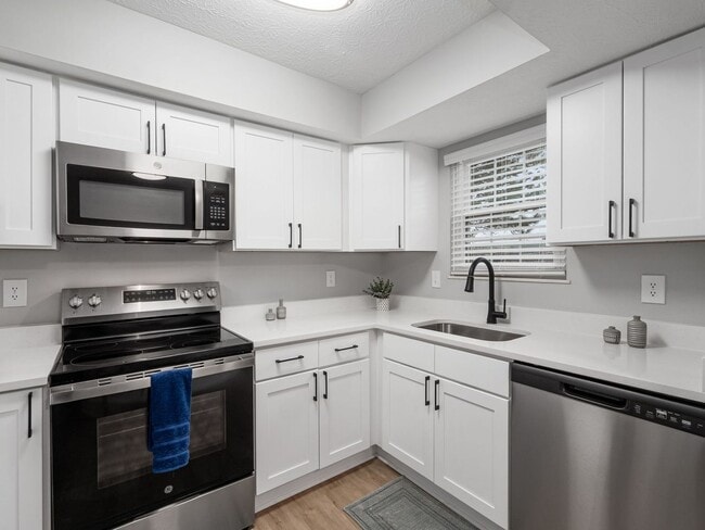 Building Photo - 138 Blakeford Dr