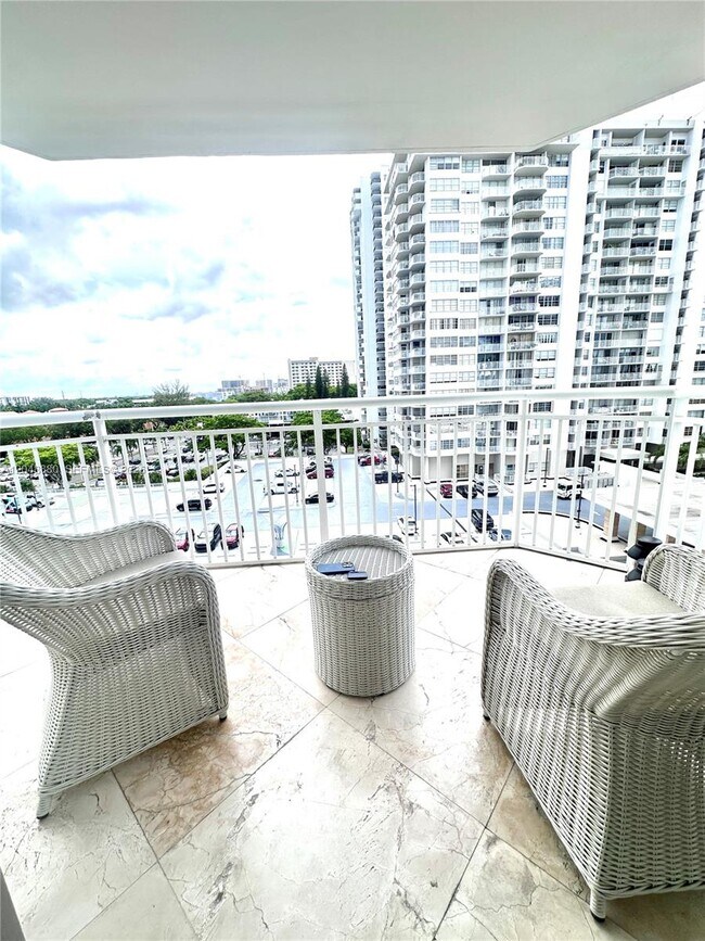 Building Photo - 18021 Biscayne Blvd
