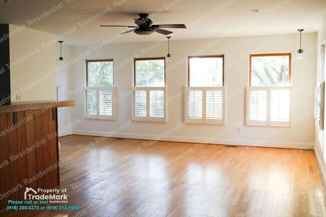 Building Photo - Charming 2 bed / 1 bath in Five Points